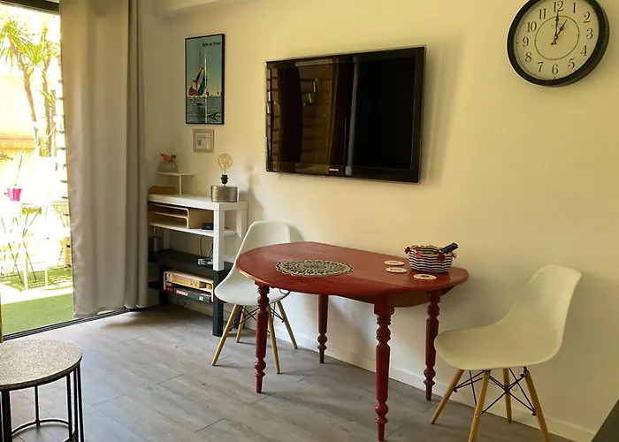 Charming Refurbished Cocoon With Swimming Pool