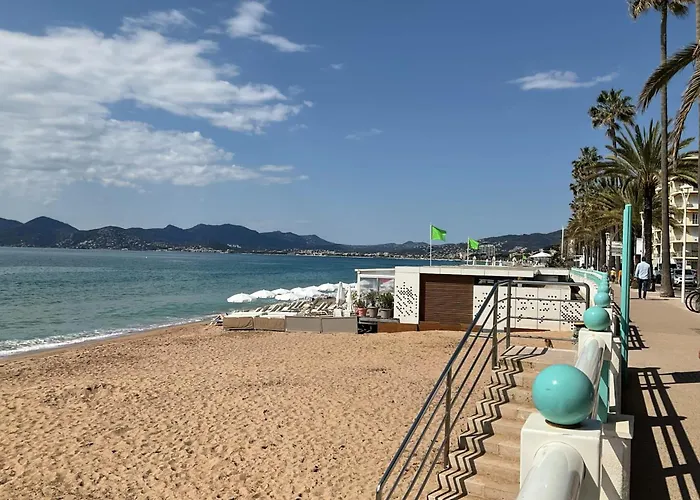 Charming Refurbished Cocoon With Swimming Pool * Cannes