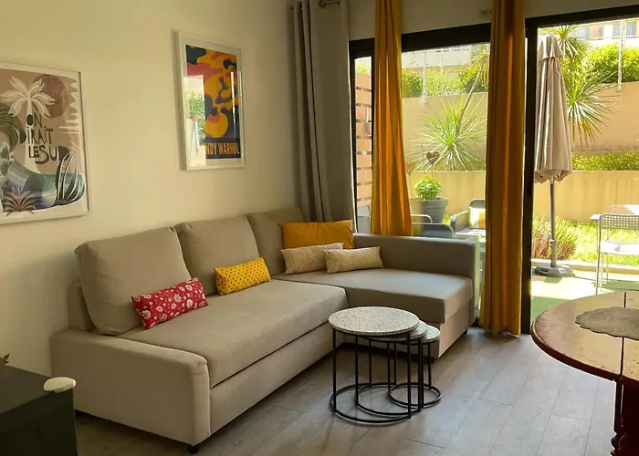 Apartman Charming Refurbished Cocoon With Swimming Pool