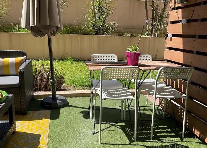 Charming Refurbished Cocoon With Swimming Pool Apartman