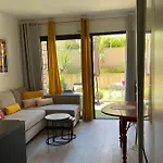 Charming Refurbished Cocoon With Swimming Pool Appartamento *